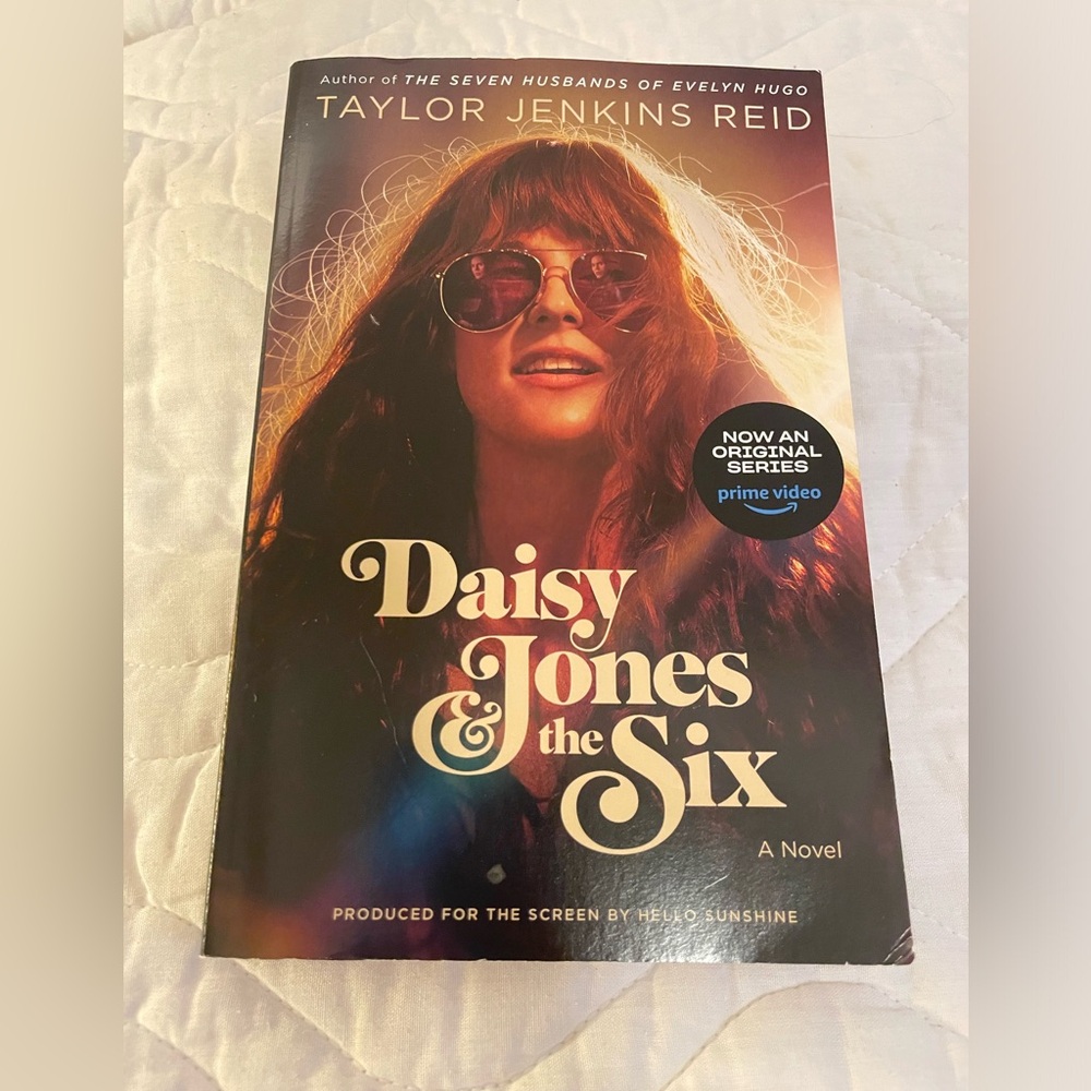NWT Softcover “Daisy Jones and the Six”